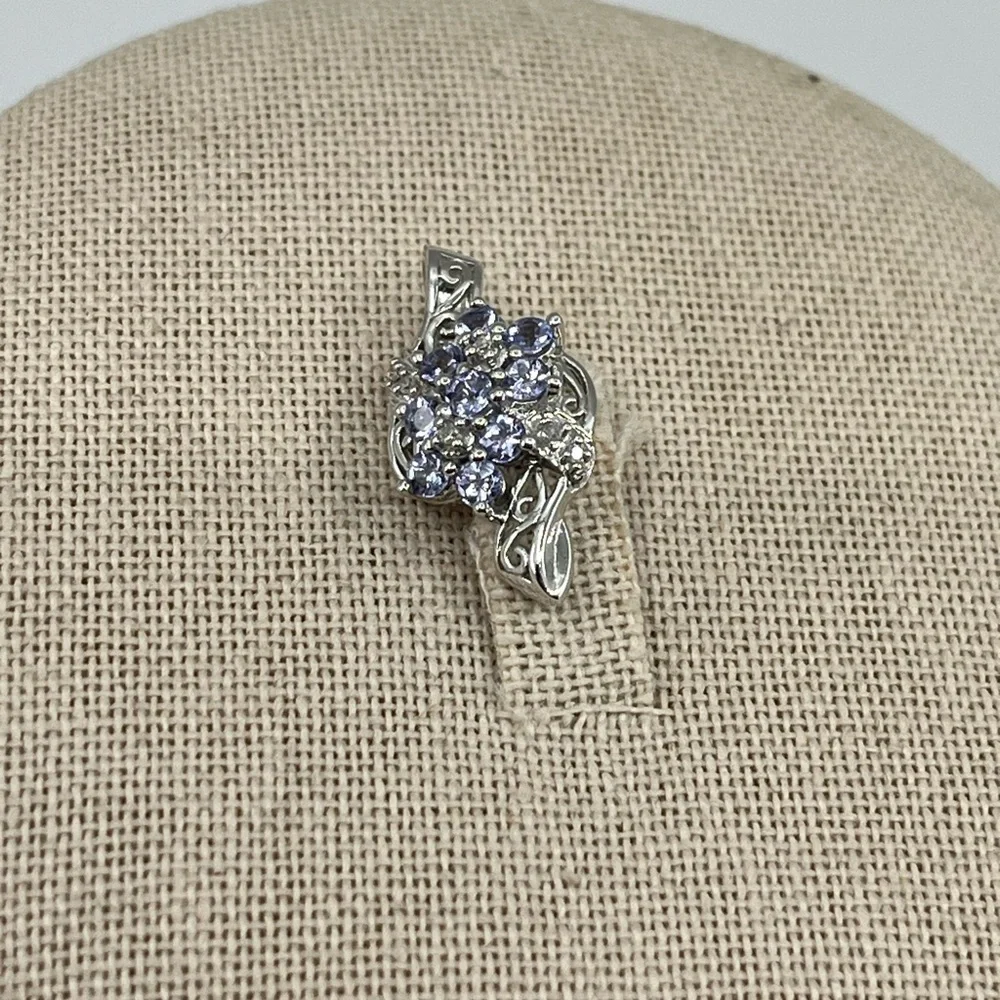 10K White Gold Tanzanite ๐ Diamond Accent Pendant - Vintage Estate, 1990s - Picture 4 of 15